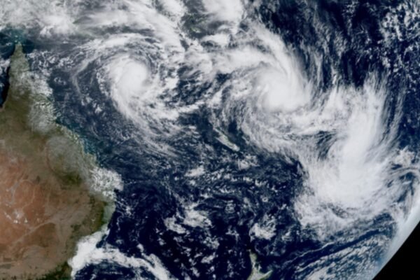 Three tropical cyclones are turning in the South Pacific Three tropical cyclones are turning in the South Pacific